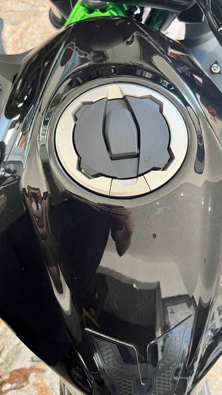 Mira esta publicación de Kawasaki Z 500 SE 2024 en Motordil