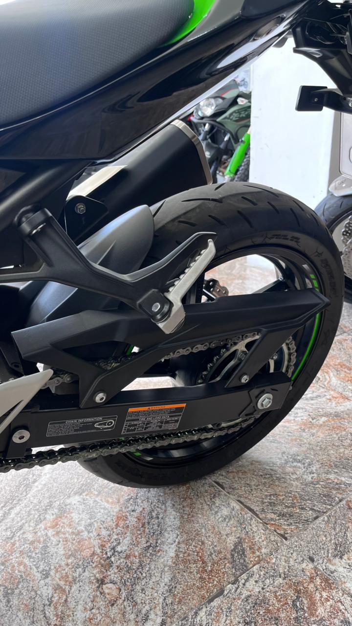 Mira esta publicación de Kawasaki Ninja 400 KRT 2023 en Motordil