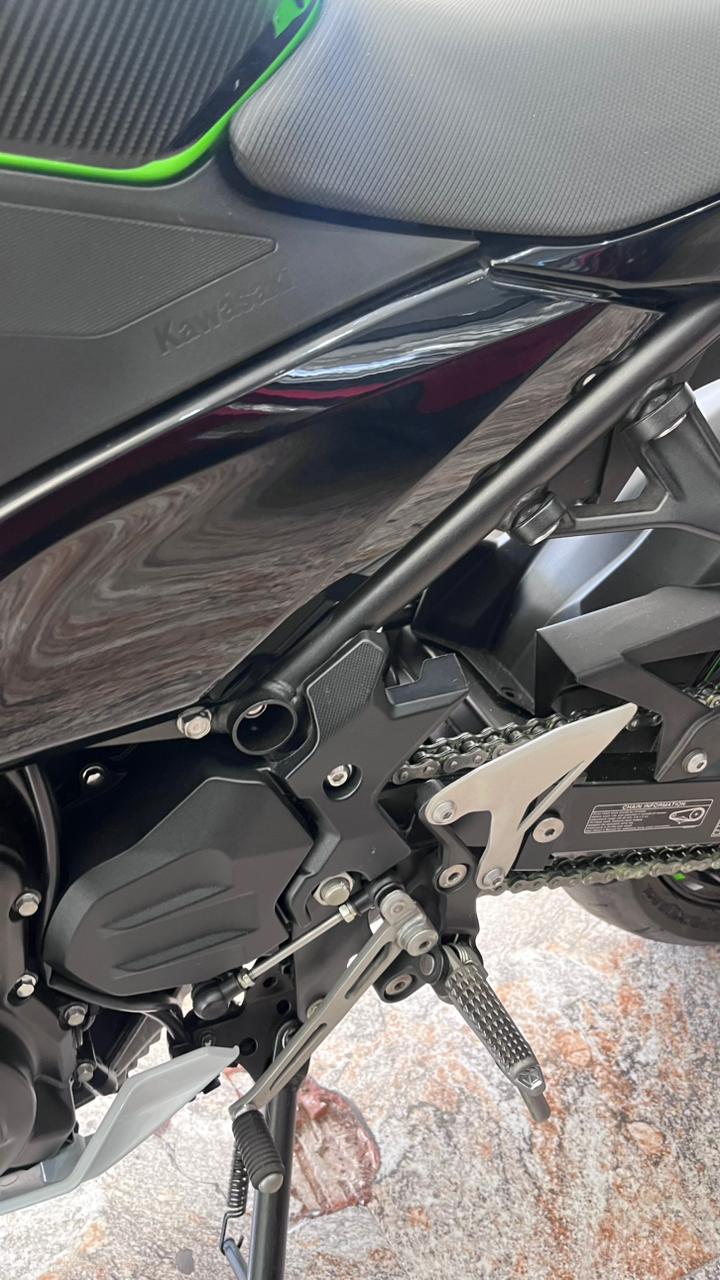 Mira esta publicación de Kawasaki Ninja 400 KRT 2023 en Motordil