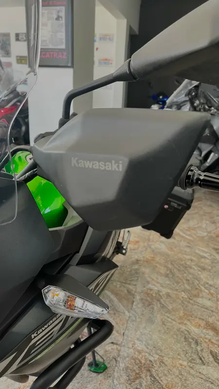 Mira esta publicación de Kawasaki KLE 300 Versys Adventure 2024 en Motordil