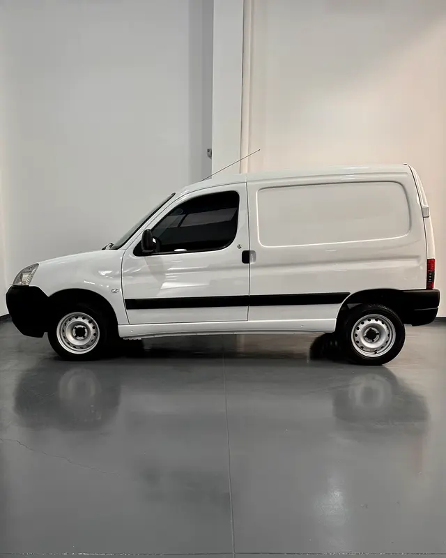 Mira esta publicación de Peugeot Partner 2024 en Motordil