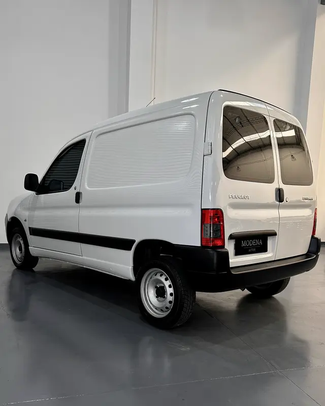 Mira esta publicación de Peugeot Partner 2024 en Motordil
