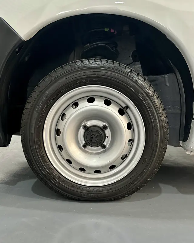 Mira esta publicación de Peugeot Partner 2024 en Motordil