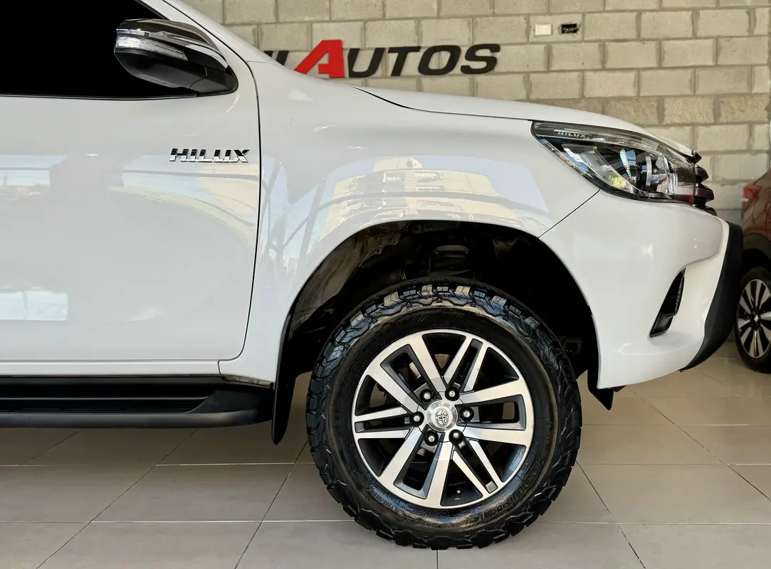 Mira esta publicación de Toyota Hilux 2016 en Motordil