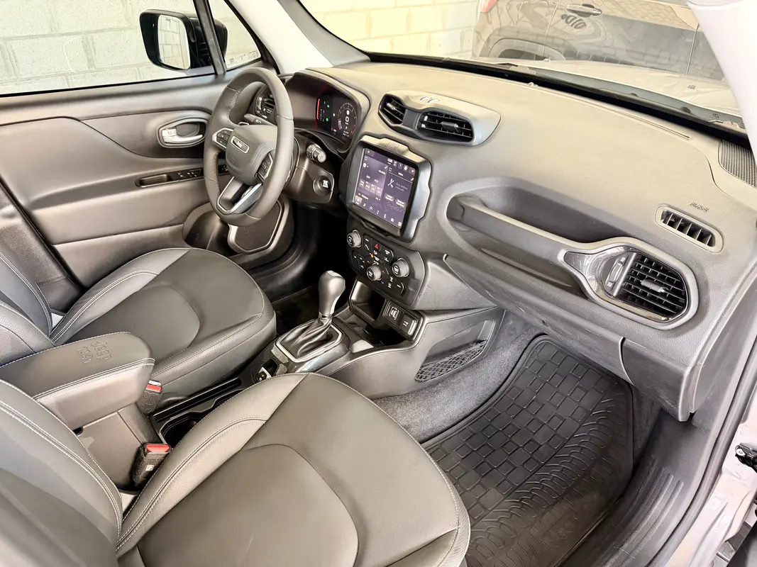 Mira esta publicación de Jeep Renegade 2024 en Motordil