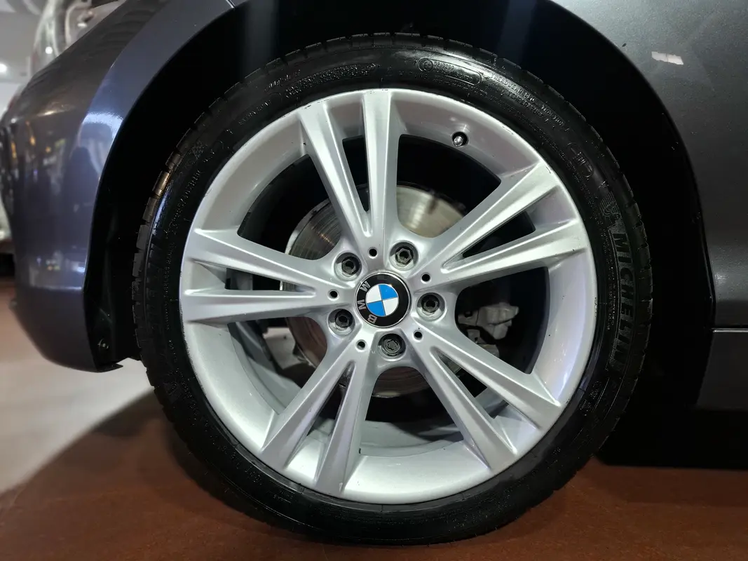 Mira esta publicación de BMW Serie 1 2017 en Motordil