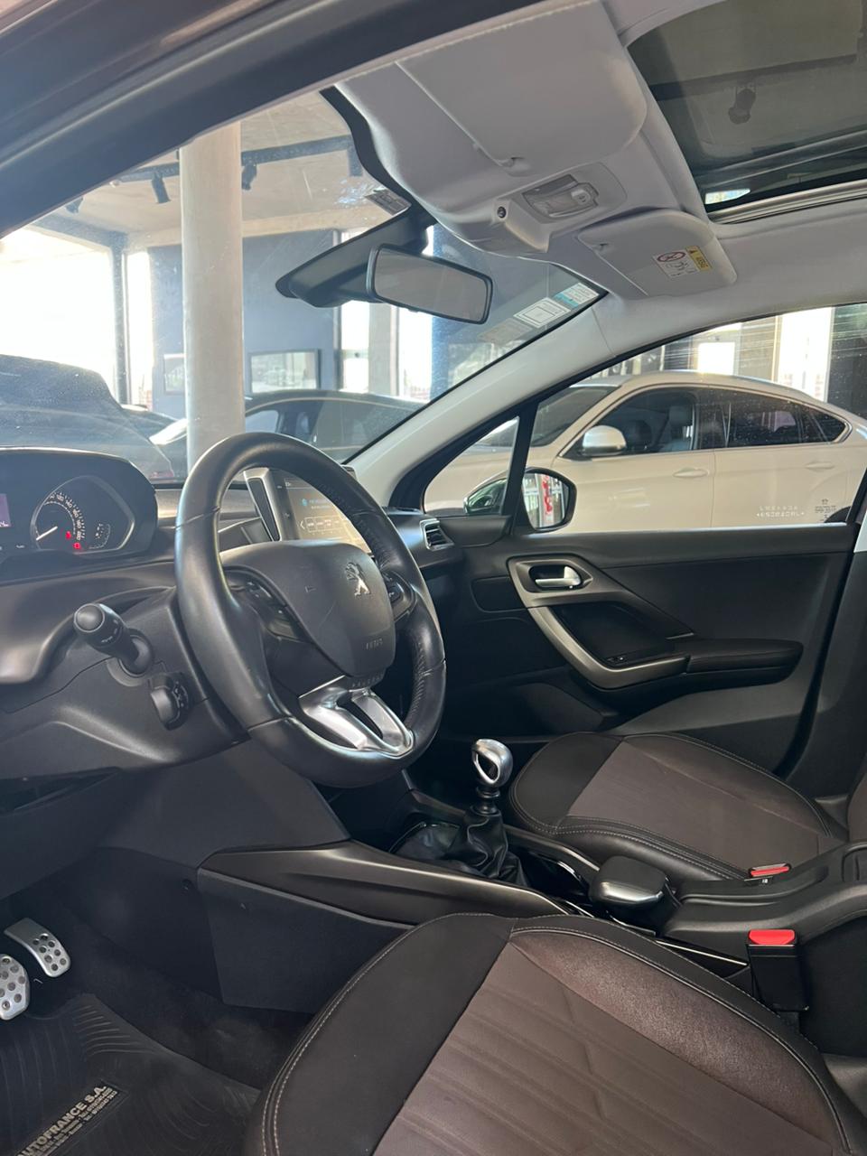 Mira esta publicación de Peugeot 2008 2018 en Motordil