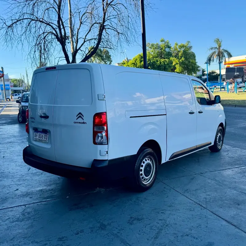 Mira esta publicación de Citroen Jumpy 2023 en Motordil