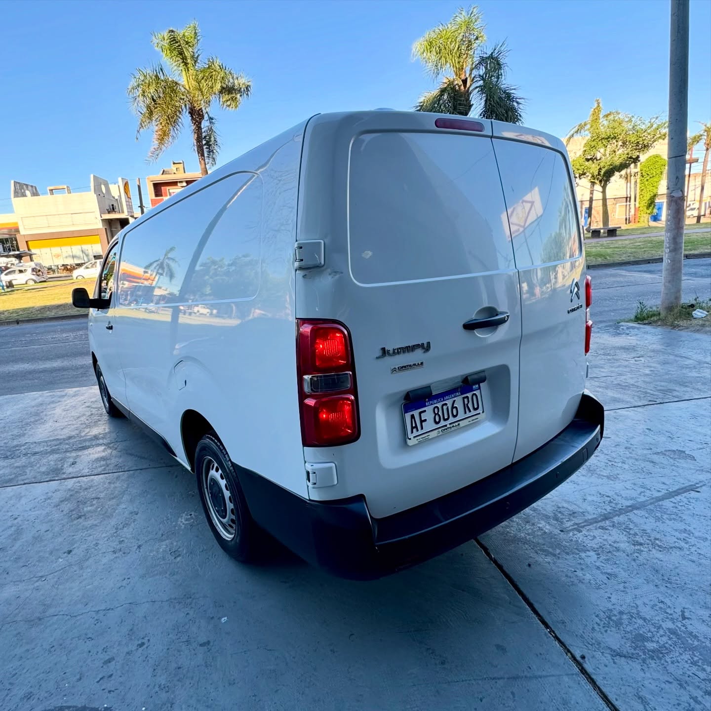 Mira esta publicación de Citroen Jumpy 2023 en Motordil