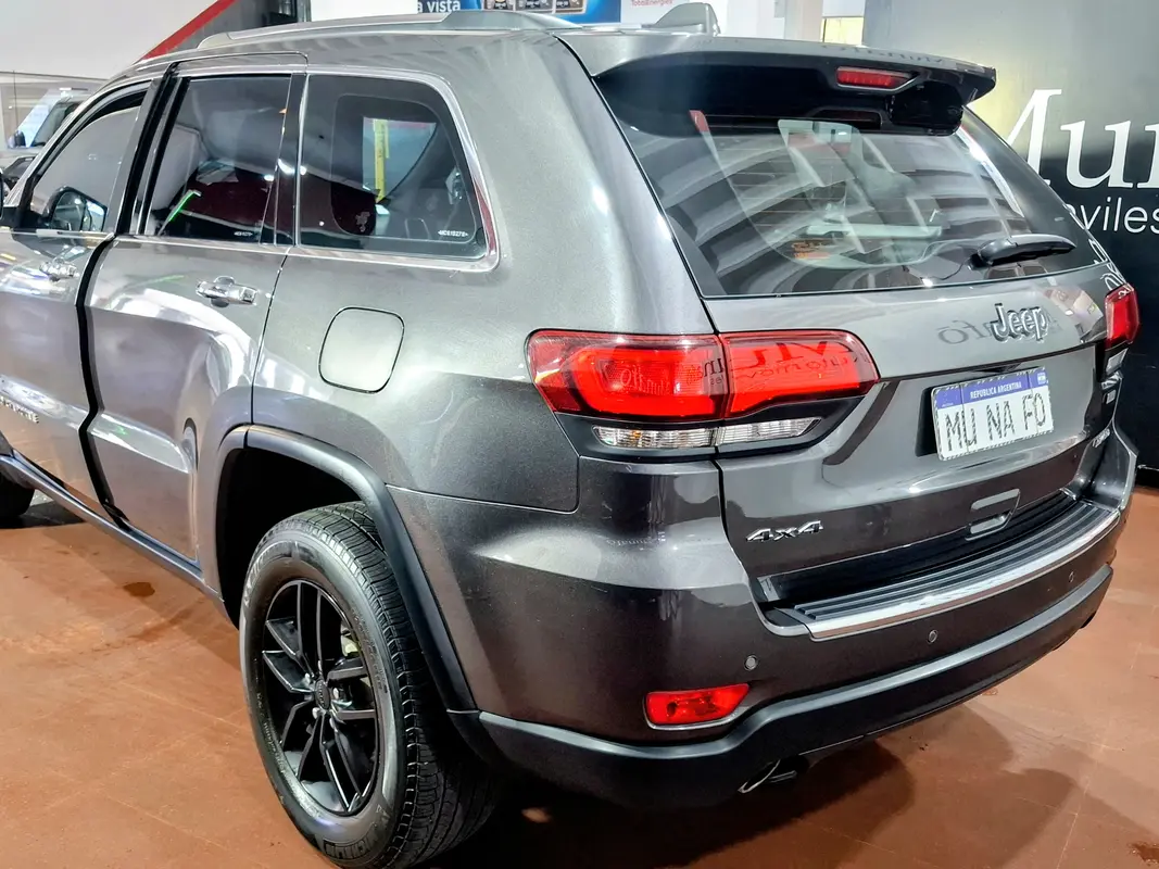 Mira esta publicación de Jeep Grand Cherokee 2021 en Motordil