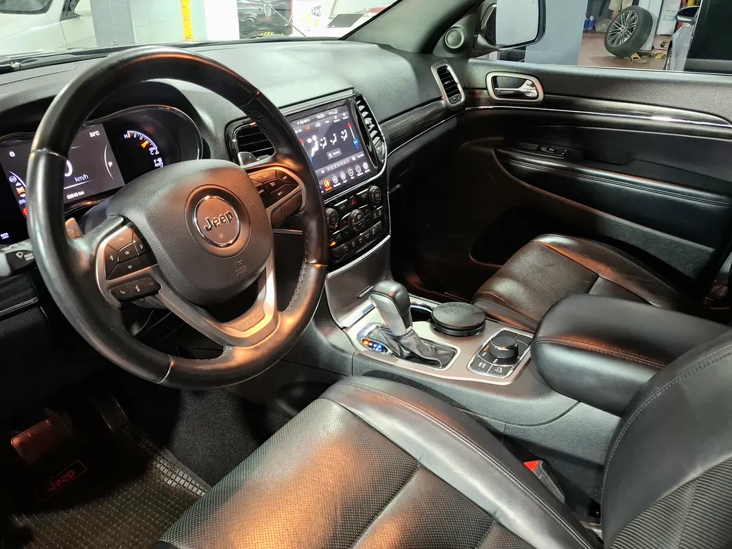 Mira esta publicación de Jeep Grand Cherokee 2021 en Motordil