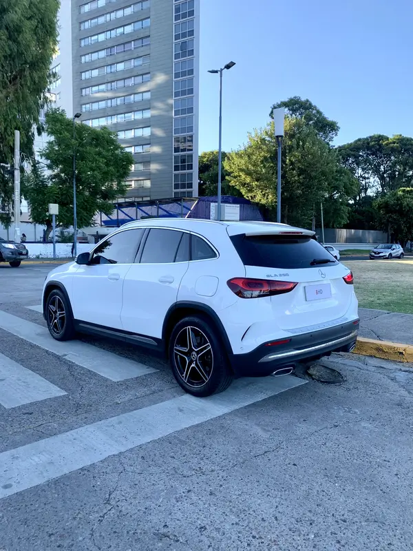 Mira esta publicación de Mercedes Benz GLA 2021 en Motordil