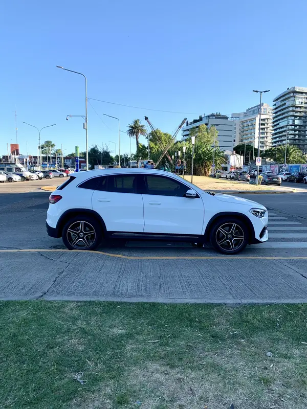 Mira esta publicación de Mercedes Benz GLA 2021 en Motordil