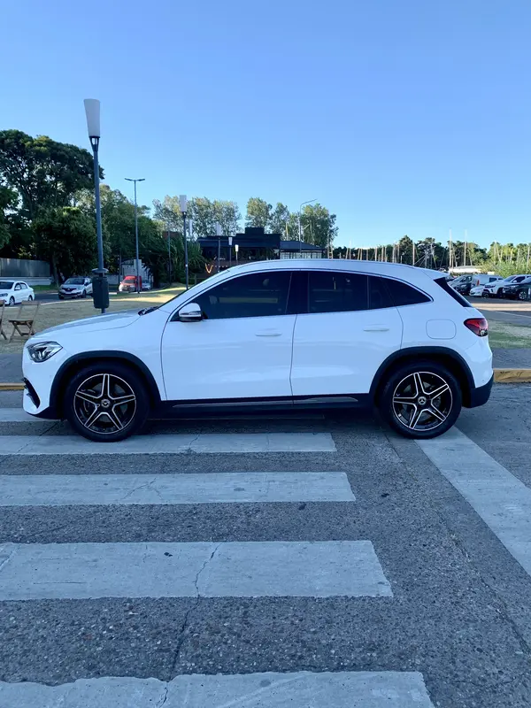 Mira esta publicación de Mercedes Benz GLA 2021 en Motordil