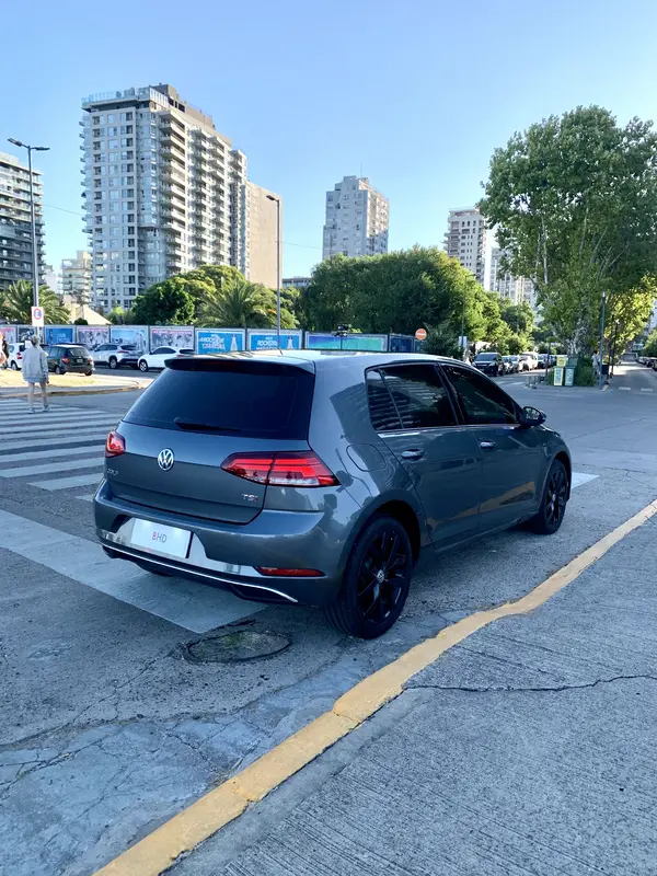 Mira esta publicación de Volkswagen Golf 2018 en Motordil