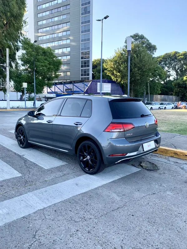 Mira esta publicación de Volkswagen Golf 2018 en Motordil