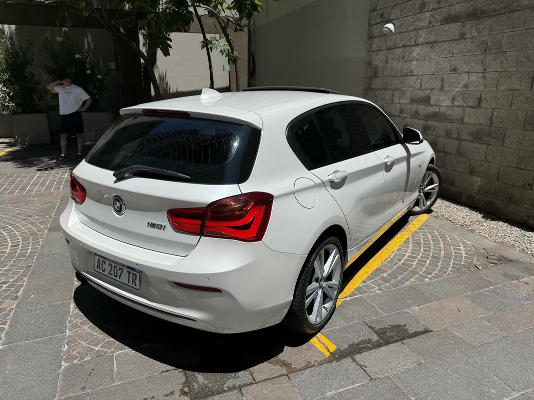 Mira esta publicación de BMW Serie 1 2018 en Motordil