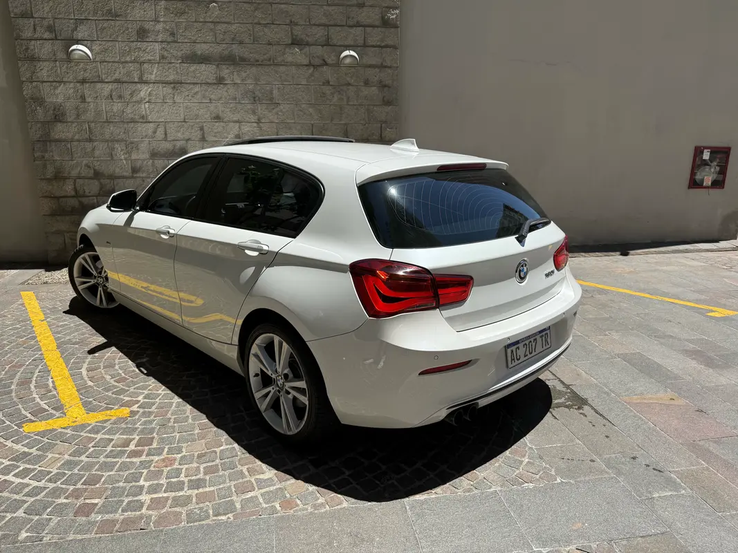 Mira esta publicación de BMW Serie 1 2018 en Motordil