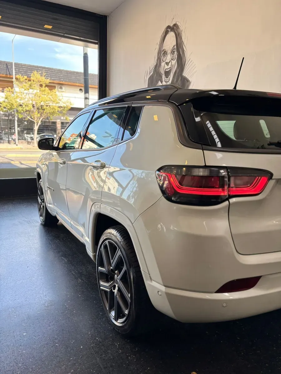 Mira esta publicación de Jeep Compass 2025 en Motordil