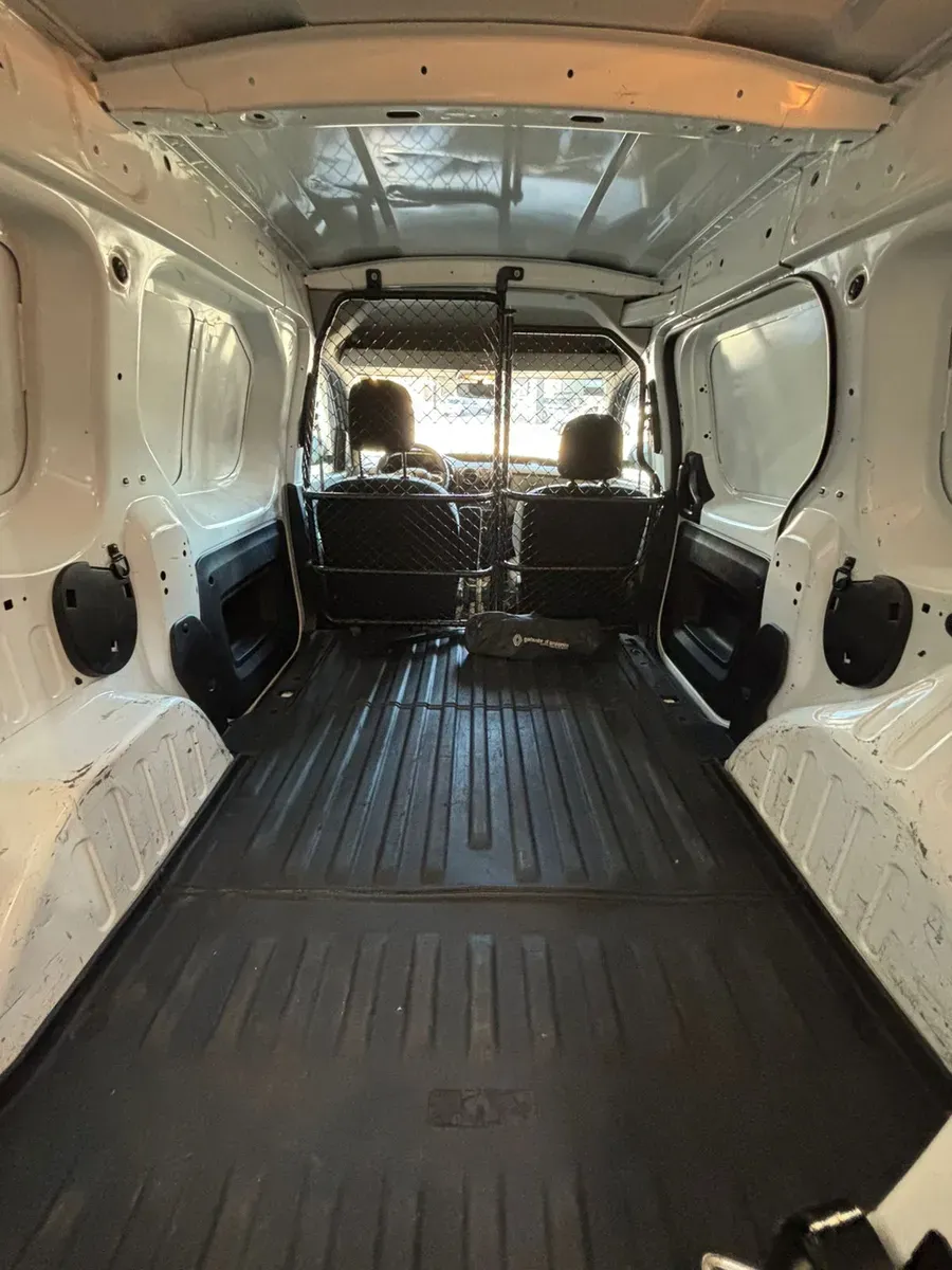 Mira esta publicación de Renault Kangoo 2023 en Motordil