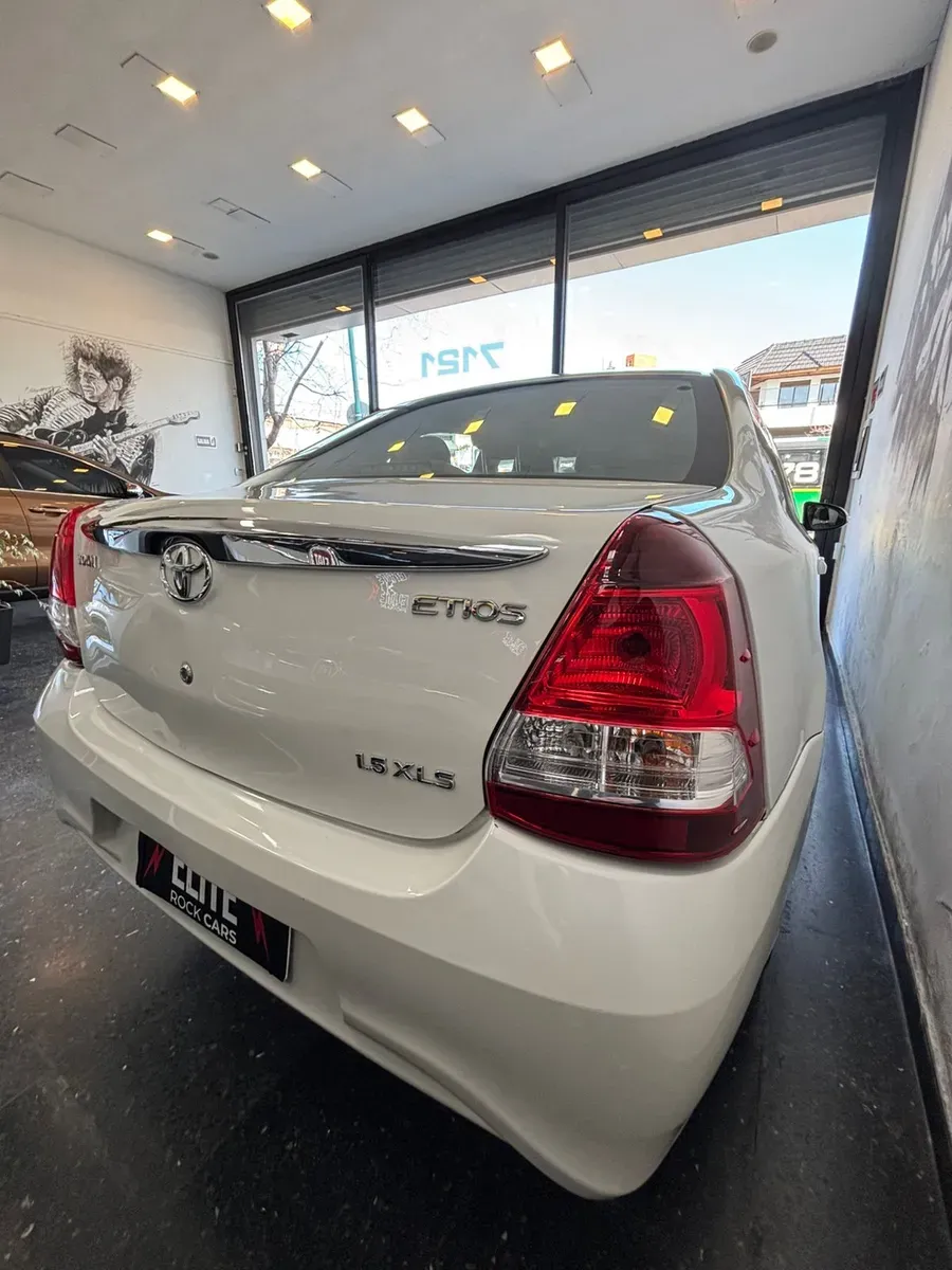 Mira esta publicación de Toyota Etios 2018 en Motordil