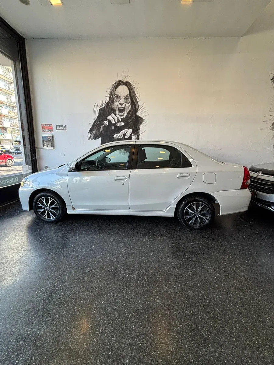 Mira esta publicación de Toyota Etios 2018 en Motordil