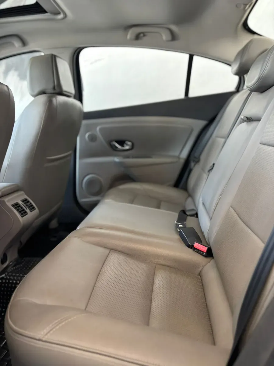 Mira esta publicación de Renault Fluence 2012 en Motordil