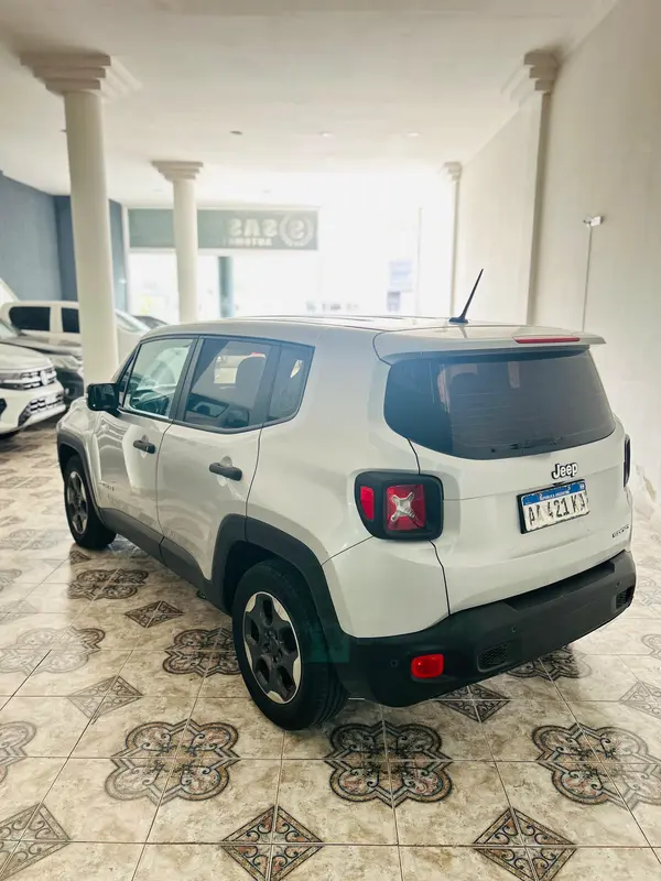 Mira esta publicación de Jeep Renegade 2016 en Motordil