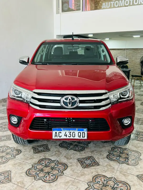 Mira esta publicación de Toyota Hilux 2018 en Motordil