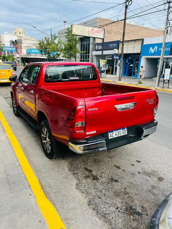 Mira esta publicación de Toyota Hilux 2018 en Motordil
