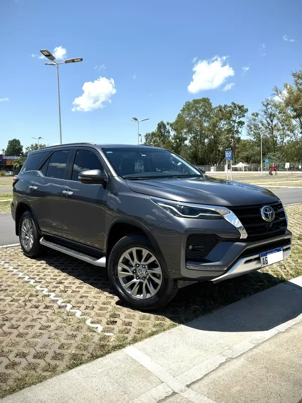 Mira esta publicación de Toyota SW4 2023 en Motordil