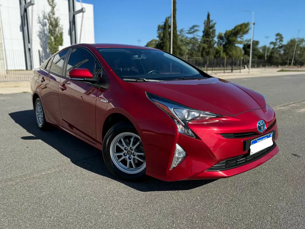 Mira esta publicación de Toyota Prius 2019 en Motordil
