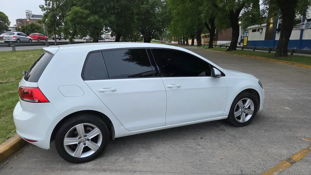 Mira esta publicación de Volkswagen Golf 2016 en Motordil