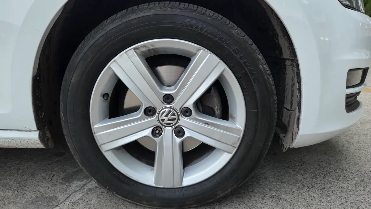 Mira esta publicación de Volkswagen Golf 2016 en Motordil