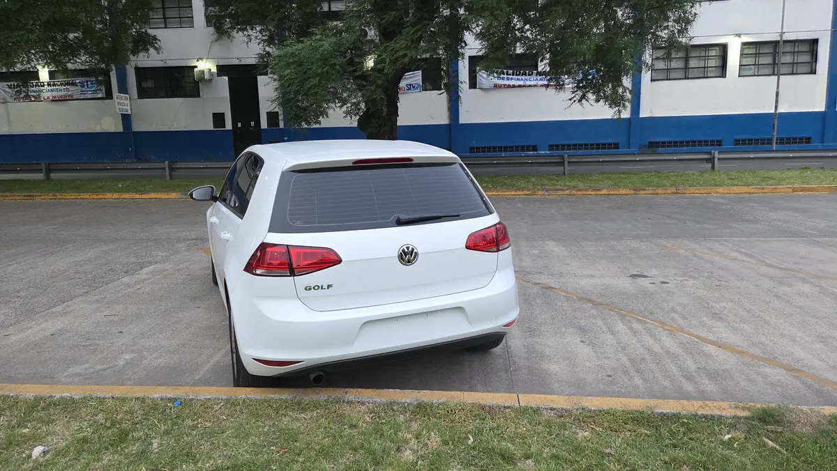 Mira esta publicación de Volkswagen Golf 2016 en Motordil