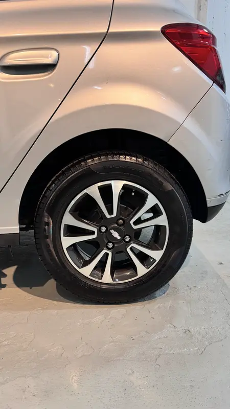 Mira esta publicación de Chevrolet Onix 2015 en Motordil