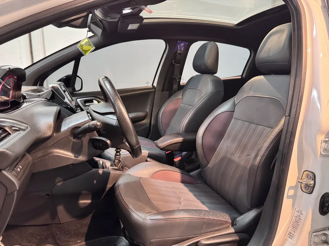 Mira esta publicación de Peugeot 208 2017 en Motordil