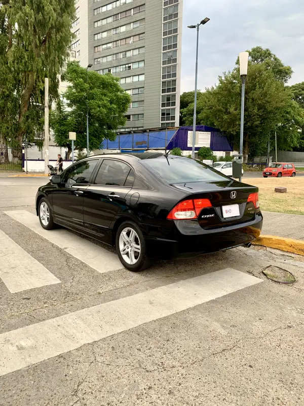 Mira esta publicación de Honda Civic 2011 en Motordil