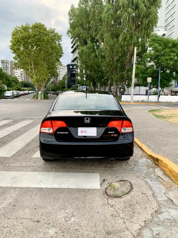 Mira esta publicación de Honda Civic 2011 en Motordil