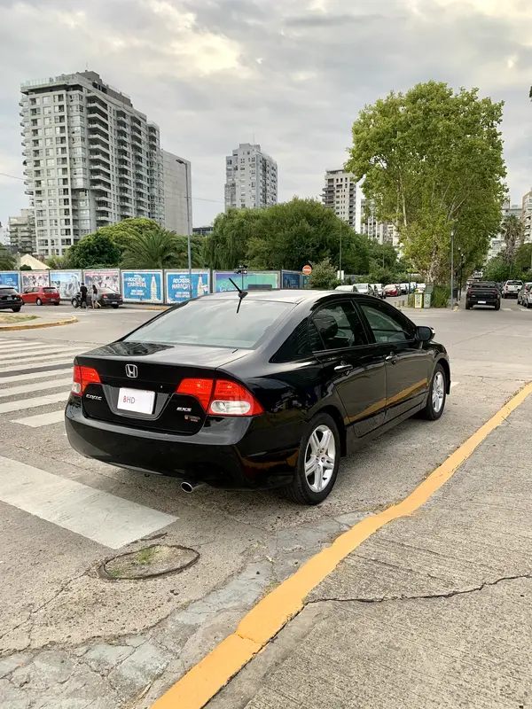 Mira esta publicación de Honda Civic 2011 en Motordil