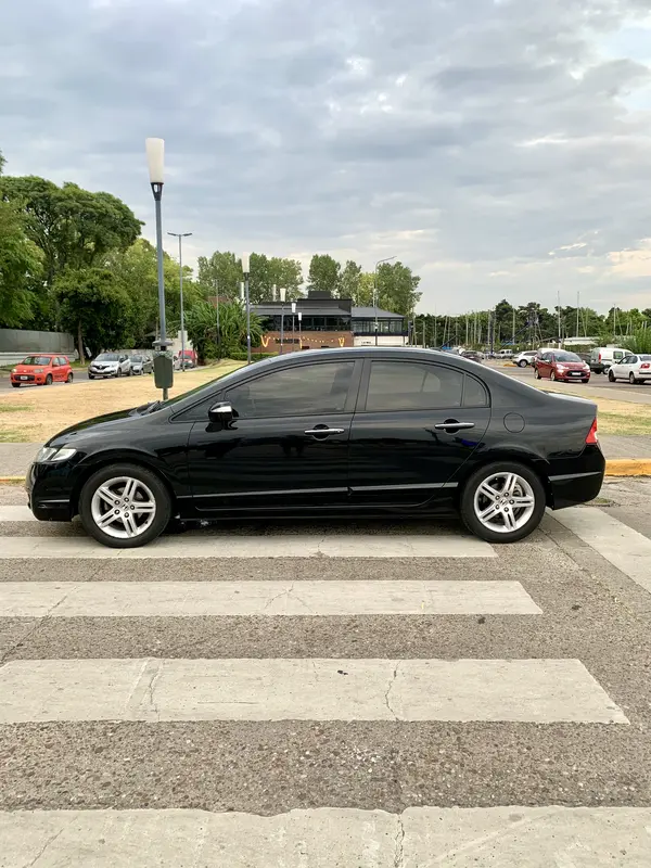 Mira esta publicación de Honda Civic 2011 en Motordil