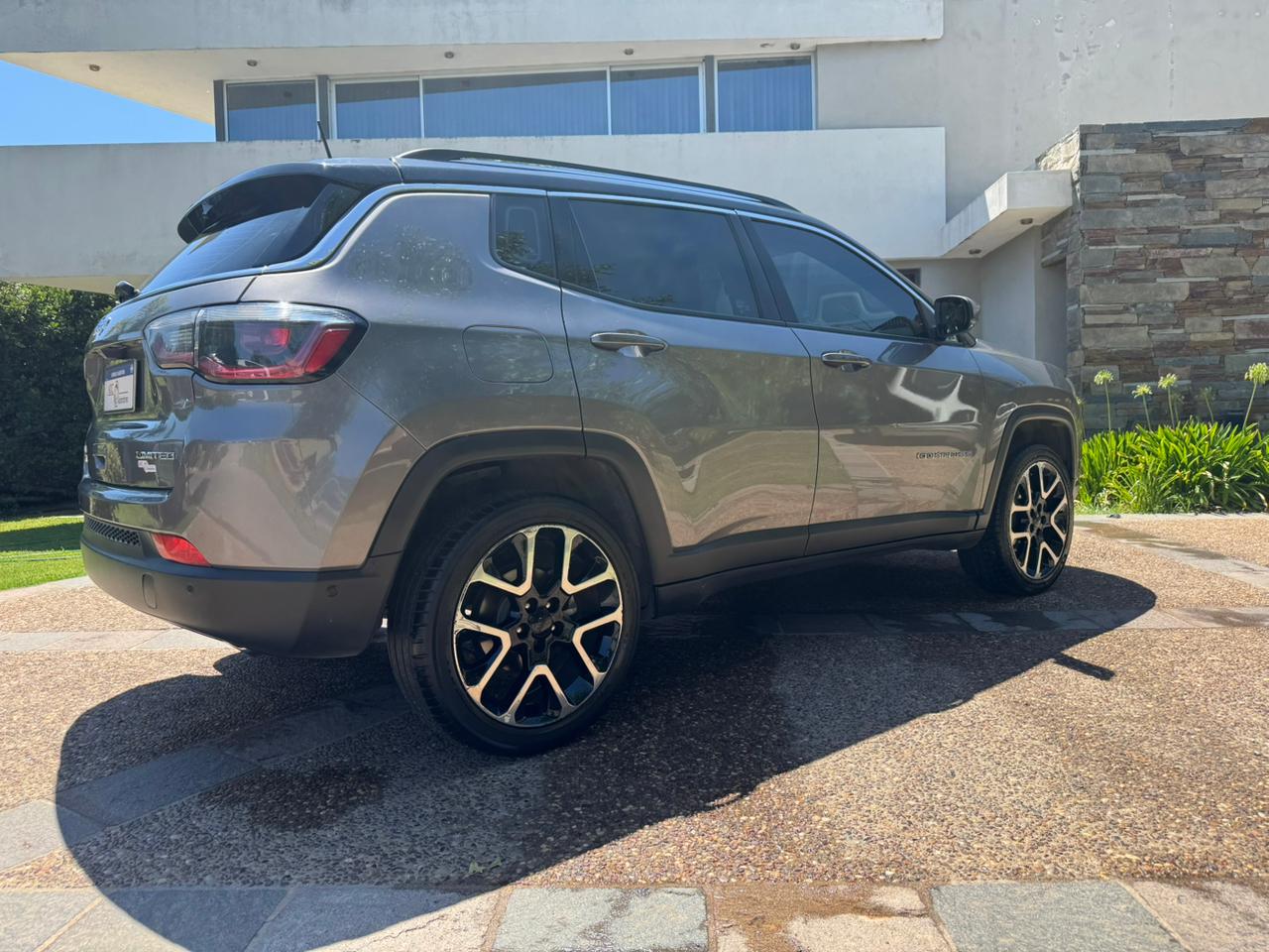 Mira esta publicación de Jeep Compass 2021 en Motordil