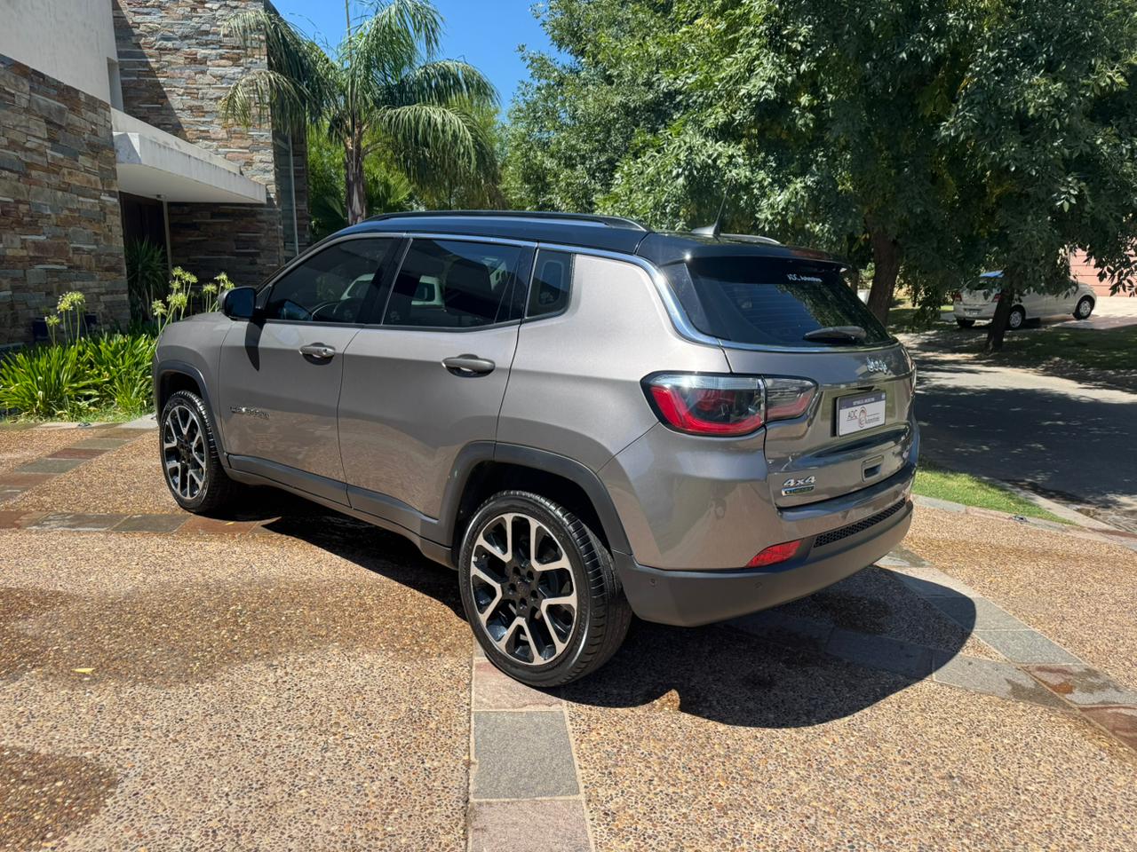 Mira esta publicación de Jeep Compass 2021 en Motordil