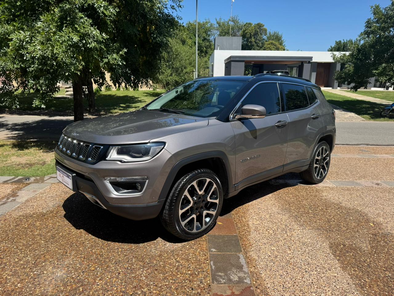 Mira esta publicación de Jeep Compass 2021 en Motordil