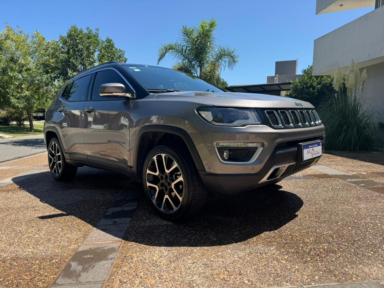 Mira esta publicación de Jeep Compass 2021 en Motordil