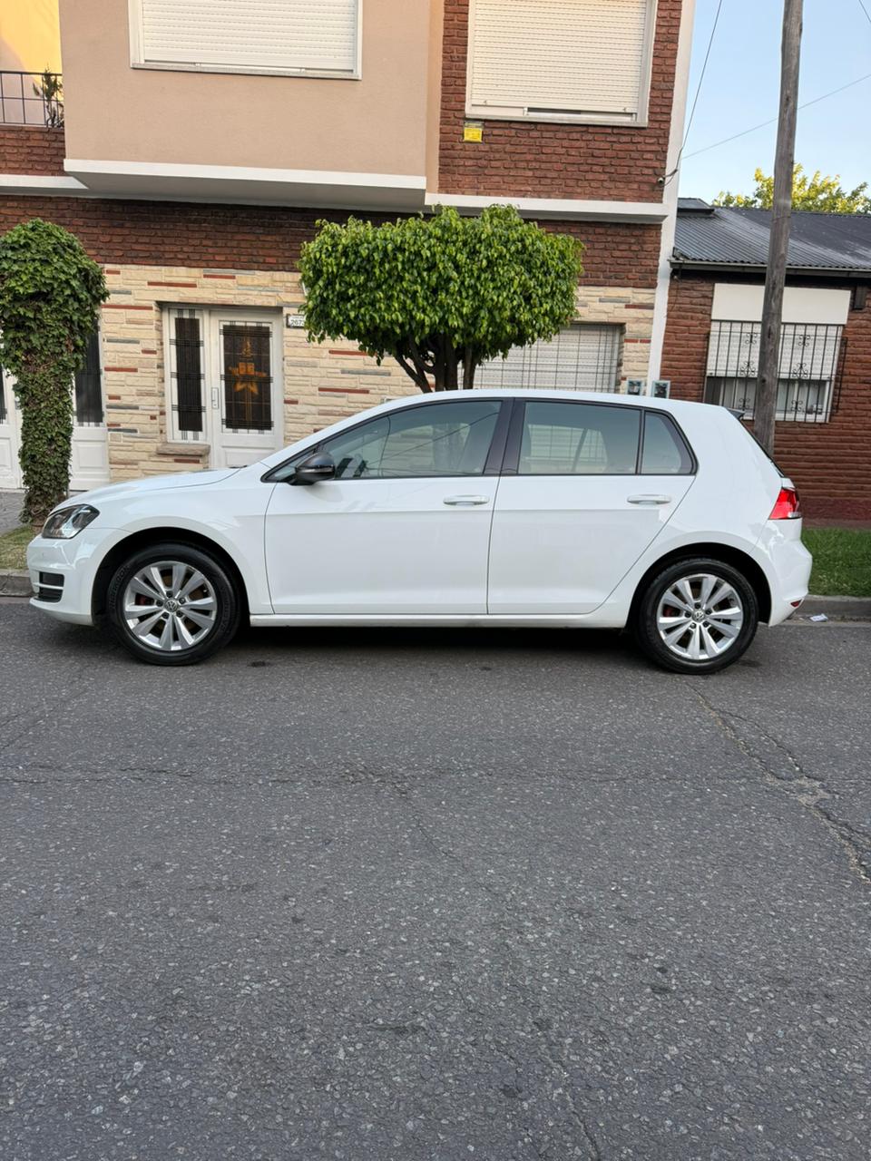 Mira esta publicación de Volkswagen Golf 2016 en Motordil