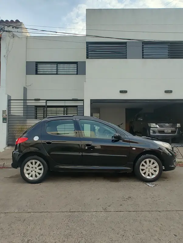 Mira esta publicación de Peugeot 207 Compact 2009 en Motordil