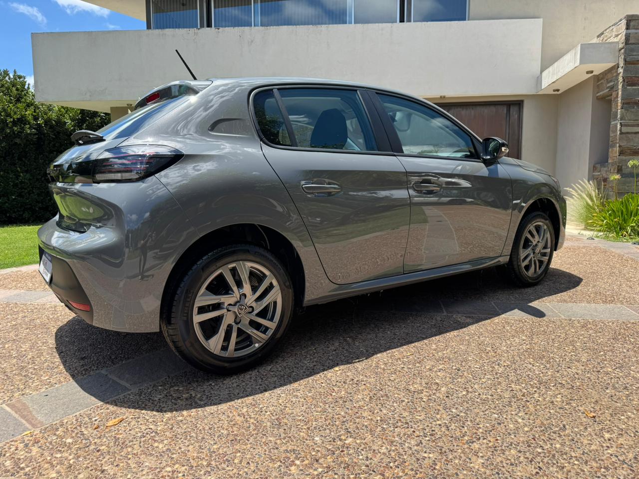 Mira esta publicación de Peugeot 208 2025 en Motordil