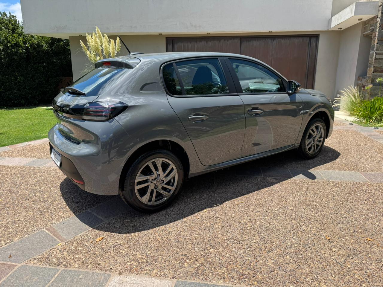 Mira esta publicación de Peugeot 208 2025 en Motordil