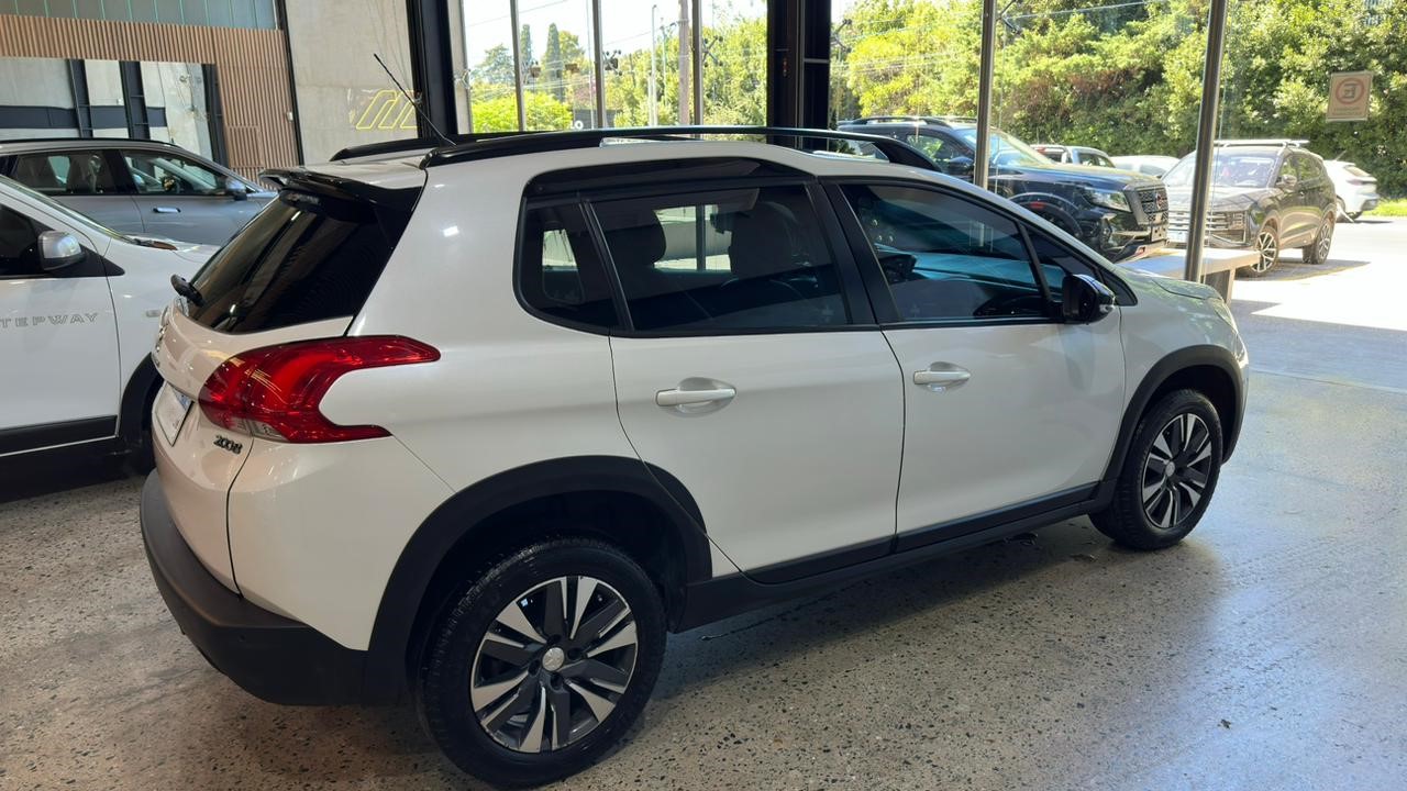 Mira esta publicación de Peugeot 2008 2019 en Motordil